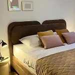 By Mare Free Garage Parking アパート ザダル