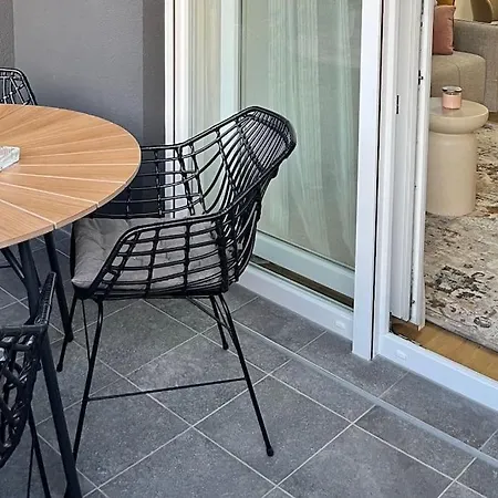 By Mare Free Garage Parking