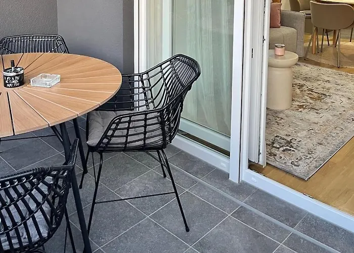 By Mare Free Garage Parking