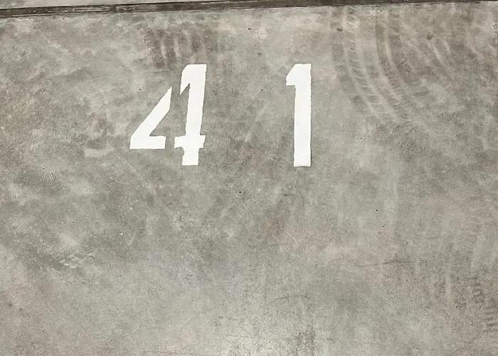 By Mare Free Garage Parking Appartement *